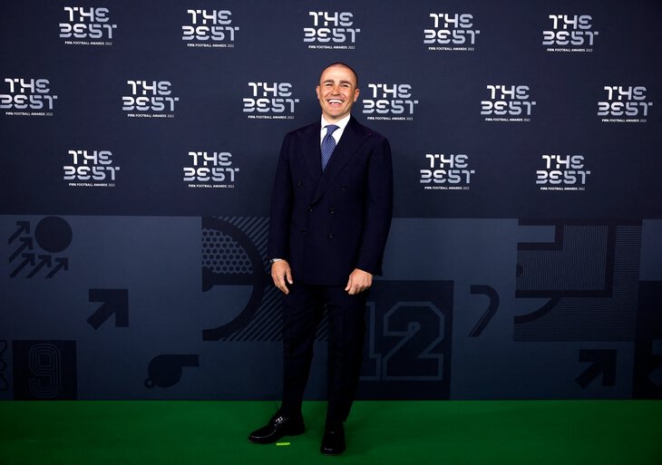 摩根世界杯梅西,梅西黑袍领奖视频