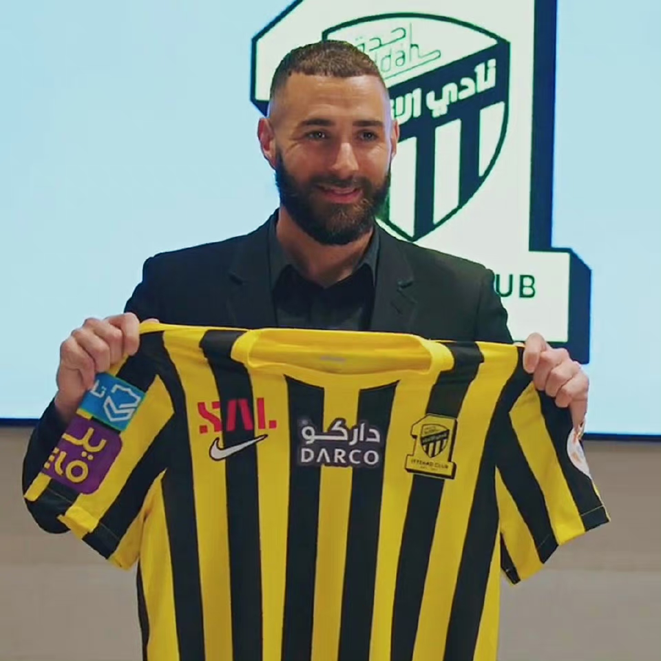 沙特联赛冠军官宣本泽马加盟,吉达联合签下切尔西门将