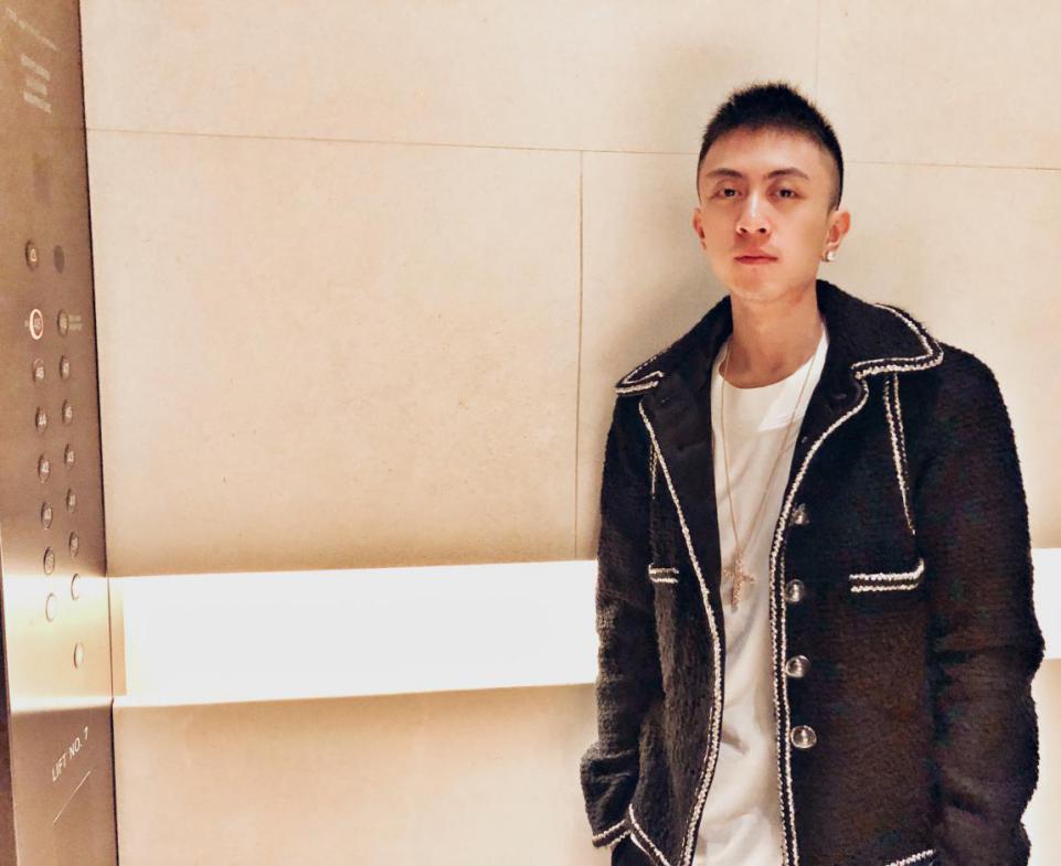 秦奋游戏里充1亿是真是假,撞毁3000万豪车