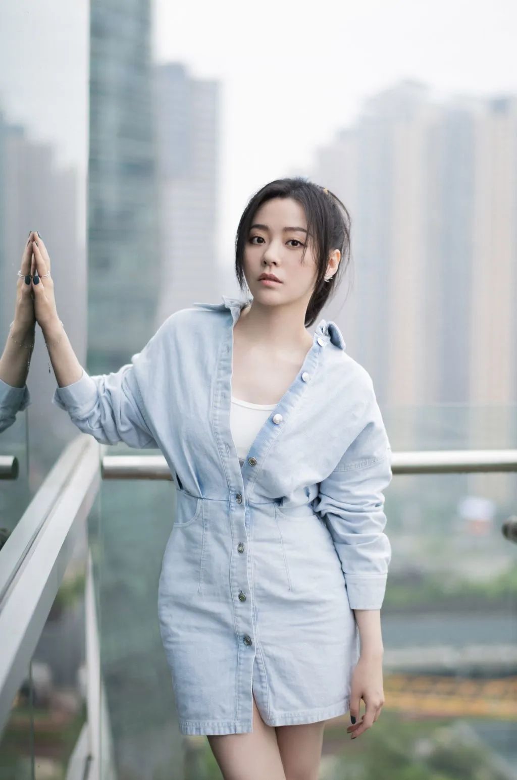 上演*妇熟**的诱惑？张靓颖将暴露当性感，海豚音公主沦为夜总会公主