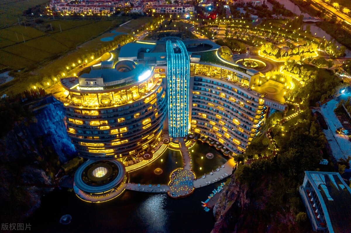 上海网红深坑酒店要暴雷吗？挂牌出售未果又被法院强制执行6250万