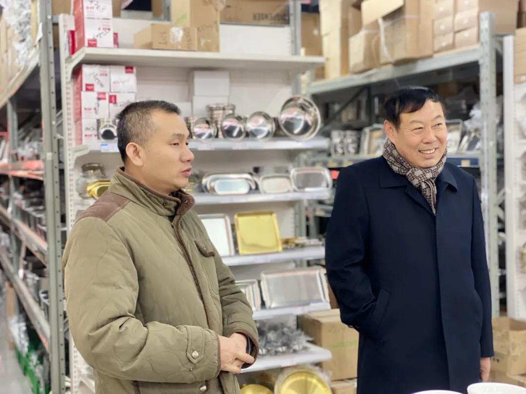 陈洁：探索开出武汉首家厨具仓储店明码实价让生意回归“简单”