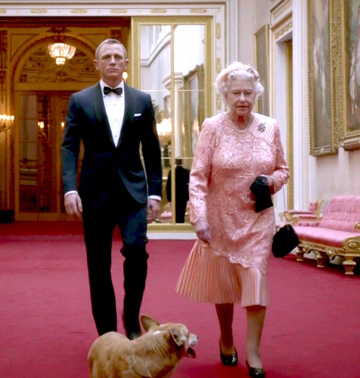 九十六张照片回顾英国女王的一生 (96张图看完英国女王的一生)