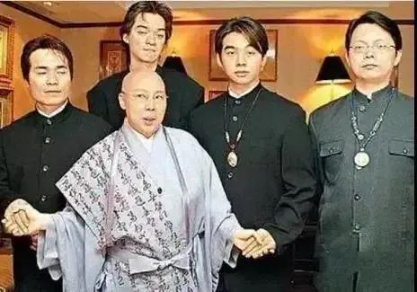 费玉清退出娱乐圈干什么去了,恒述法师怒怼费玉清一毛不拔