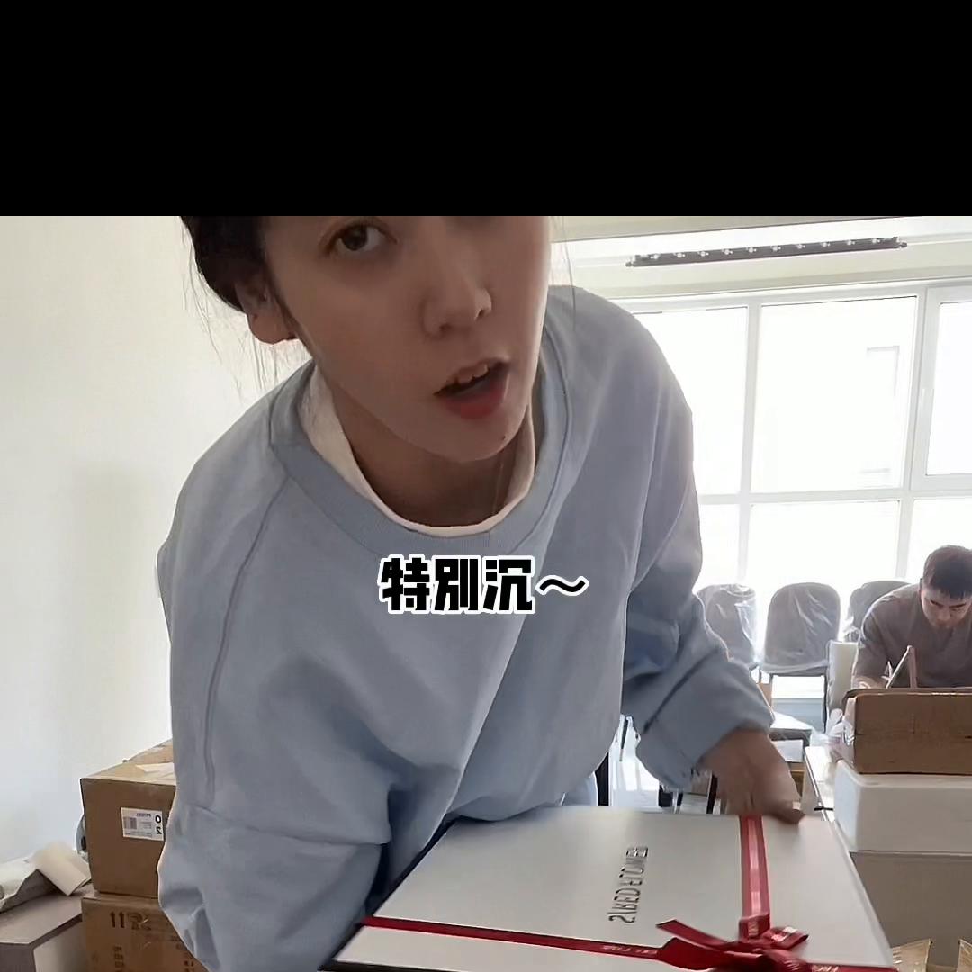 兄弟们这是一个拆快递视频跟你们分享下在一网上买的...