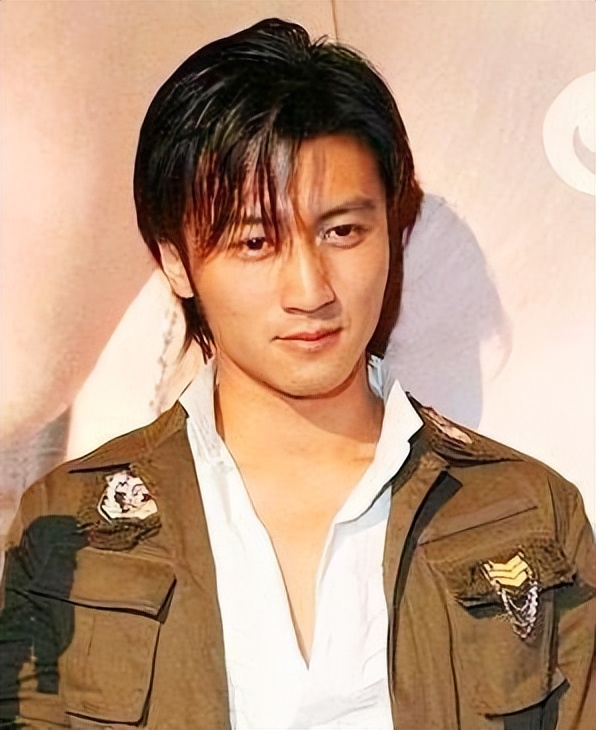 谢霆锋出道当歌手的时候,谢霆锋出道就做主角吗