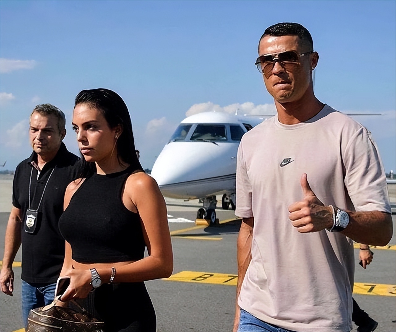 乔治娜为c罗生的两个女儿的照片,乔治娜发文为c罗庆生一生挚爱