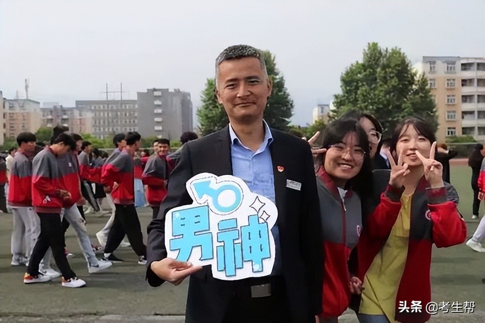 陕西考生网赞扬-西安博雅艺术职业中学优秀教师-薛凡