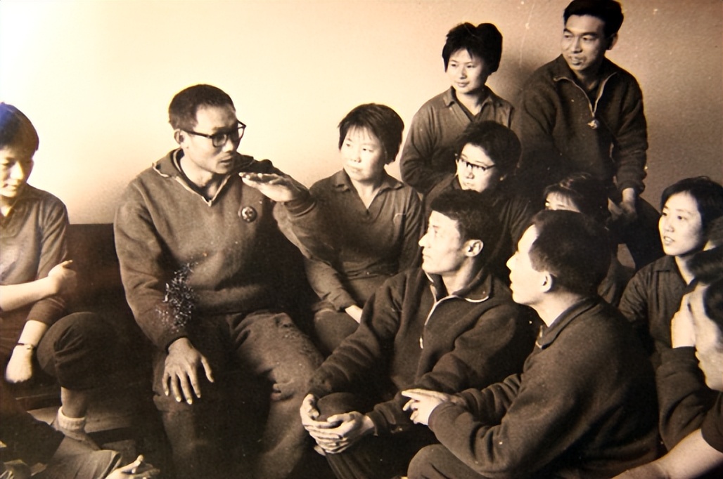 打破世界跳高纪录的中国第一人,曾打破三次世界纪录的跳高运动员