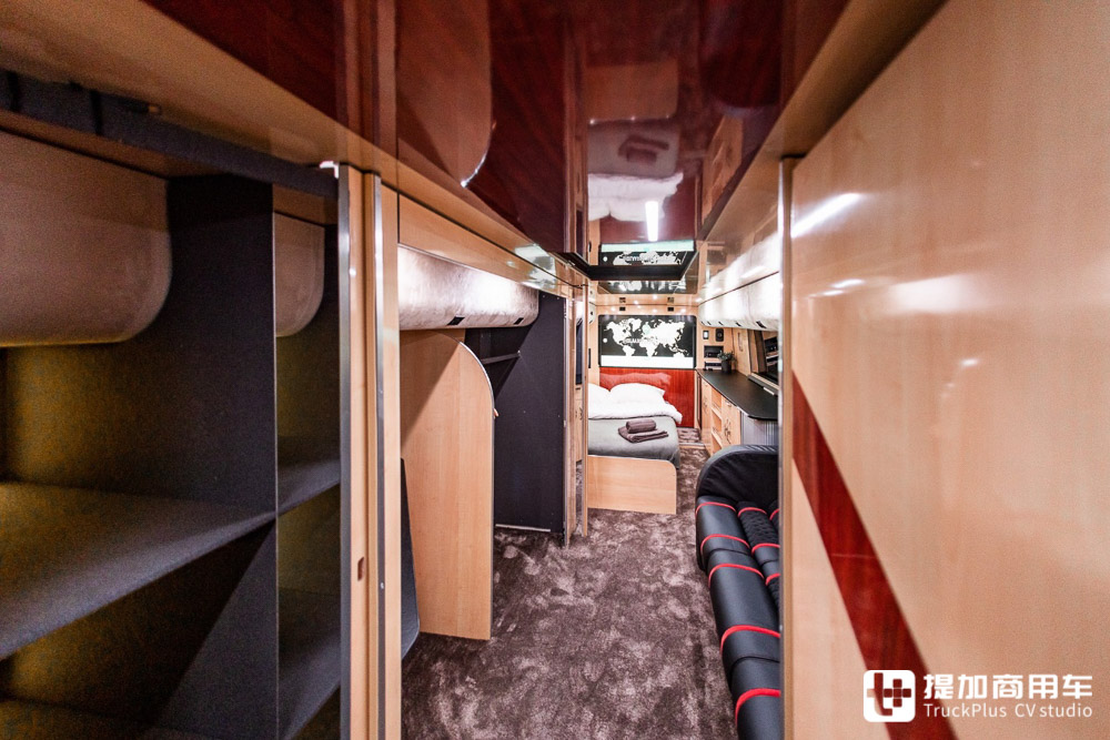 双层巴士房车改装图,可升顶的双层巴士房车