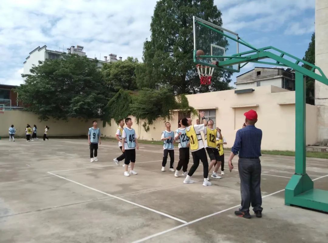 历山中学运动会,厉山镇中心小学秋季运动会开幕式