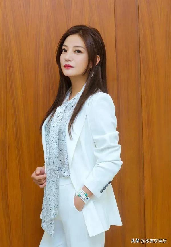 衣架子西装写真,男明星穿西装谁最好看