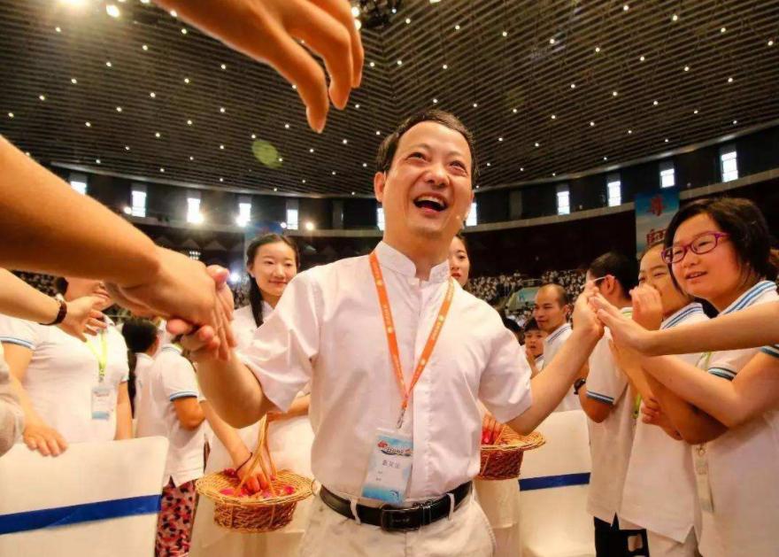 崔万志创业故事,我是演说家残疾人崔万志