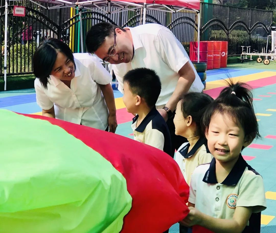 秋颂筑梦者，关怀润心田——县领导到商河县嘉润幼儿园走访慰问