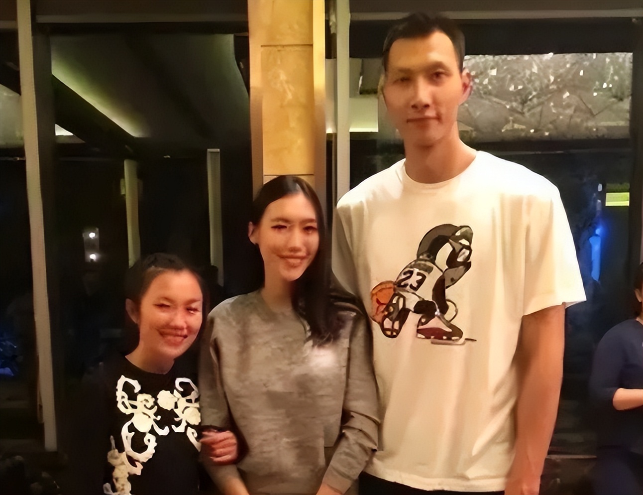 易建联妻子荆灵身高,易建联荆灵几几年结婚