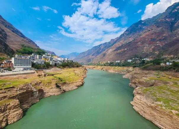 烧烤神曲：淄博与凉山的量子纠缠历史