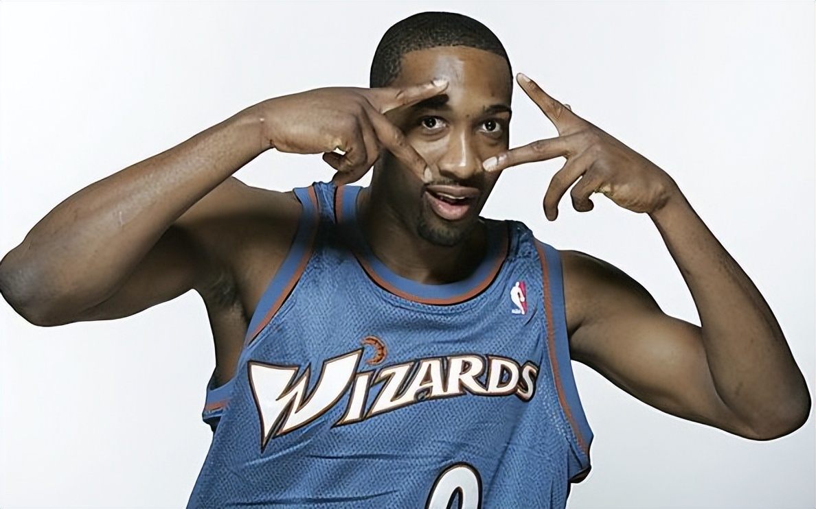 莫兰特和谁约会,莫兰特晒枪支原视频