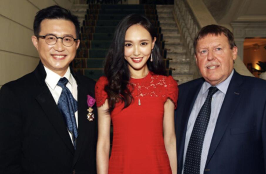 他是现实版“赘婿”，靠婆家成为珠宝大王，反手却举报了大舅子