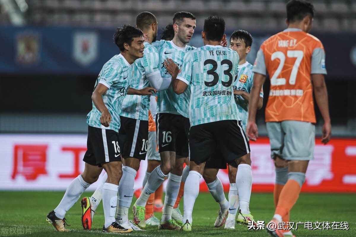 保级组4轮不败武汉队前景明朗,武汉长江队保级
