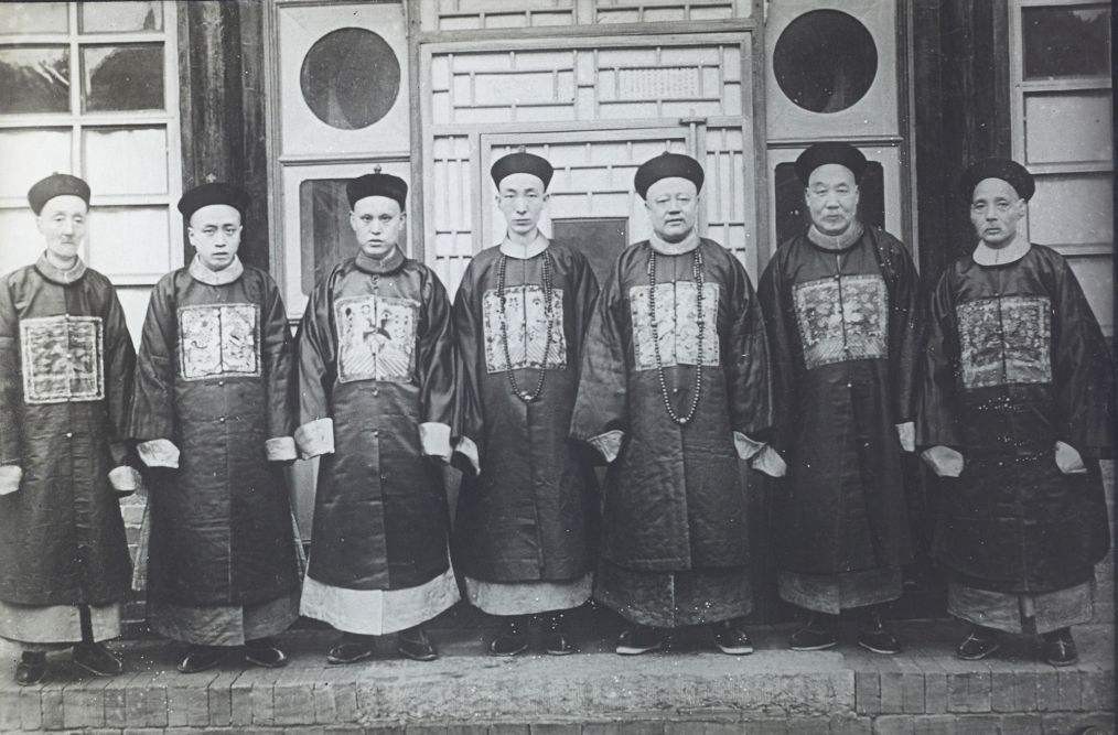 清朝正一品官员是什么级别,正一品官员有什么待遇