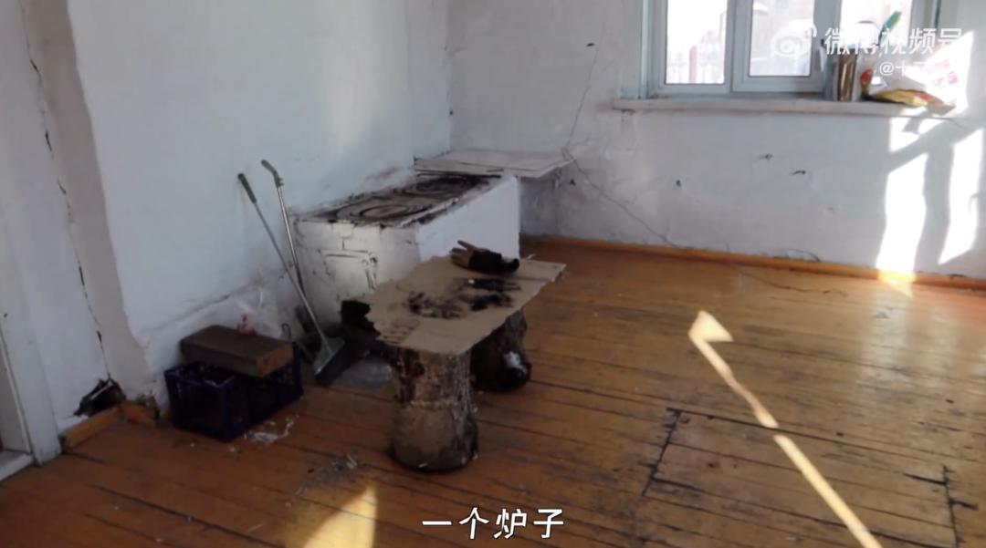 90后夫妻生4胞胎小伙卖房凑50万,90后夫妻卖500万房到内蒙古当农民