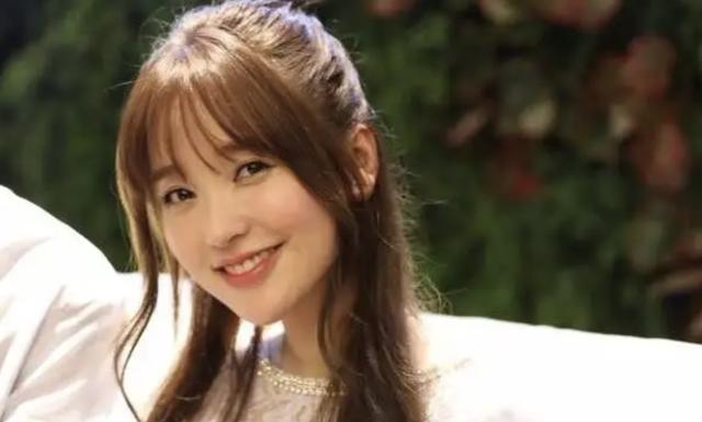 金莎少女感郝蕾,金莎正面回应郝蕾的点评