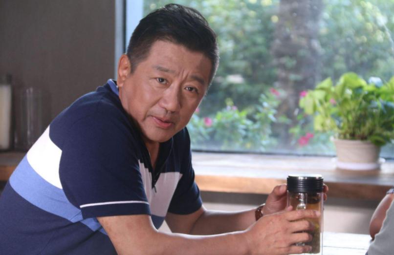 丁勇岱演夫妻,丁勇岱与妻子孩子近照