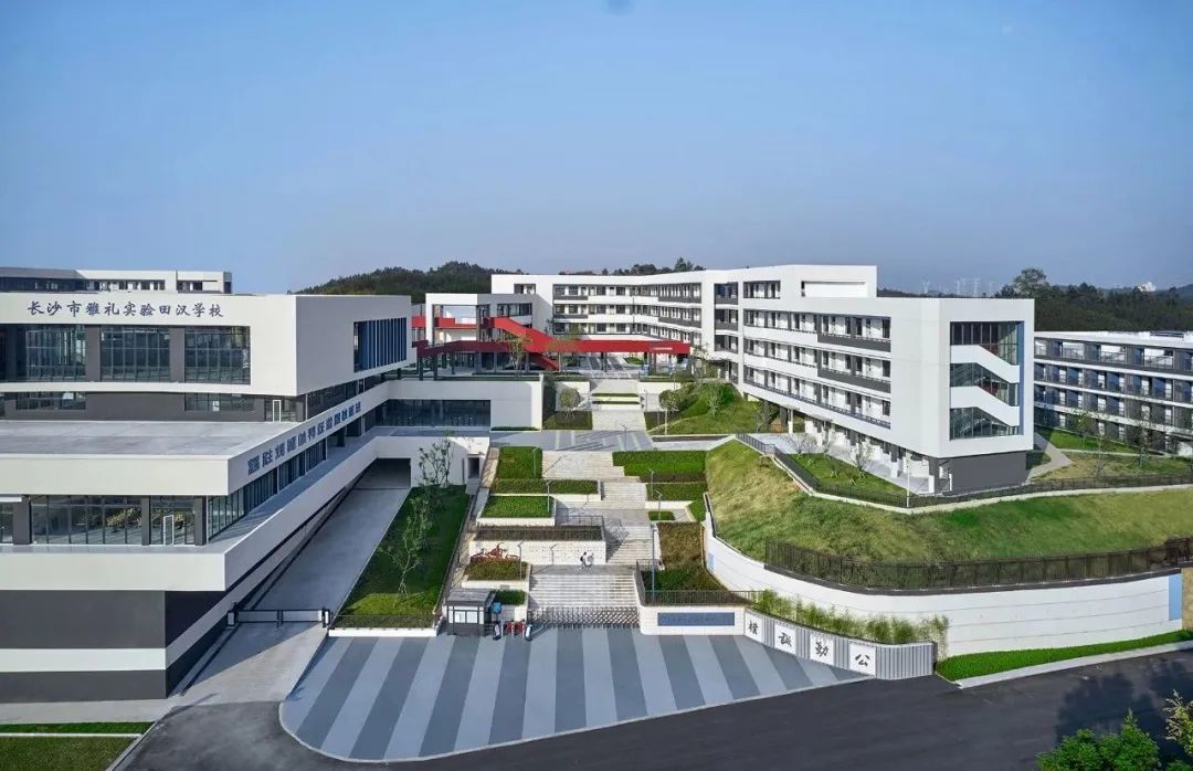 九年一贯制学校设计,阶梯式学校效果图