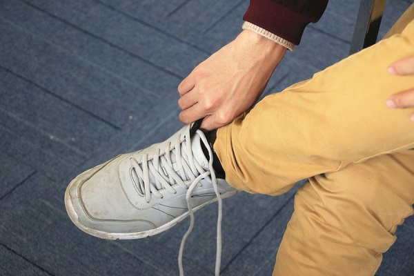 警惕脚部发出的衰老信号,女人脚部衰老的征兆四大表现