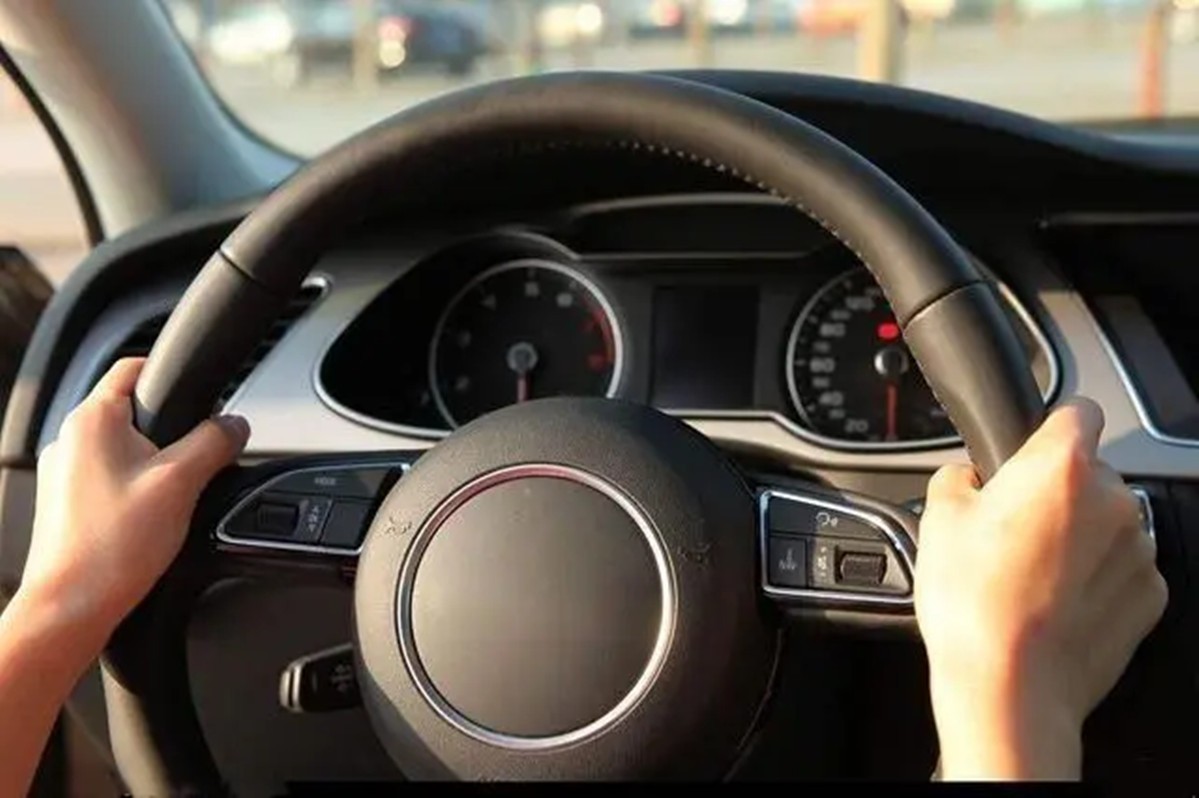 汽车在p挡卡死是什么原因,汽车卡死怎么回事