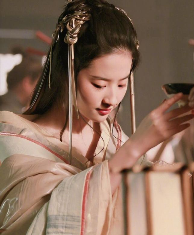 娱乐圈的假戏真做，撕开了女演员“清白”的最后一块“遮羞布”