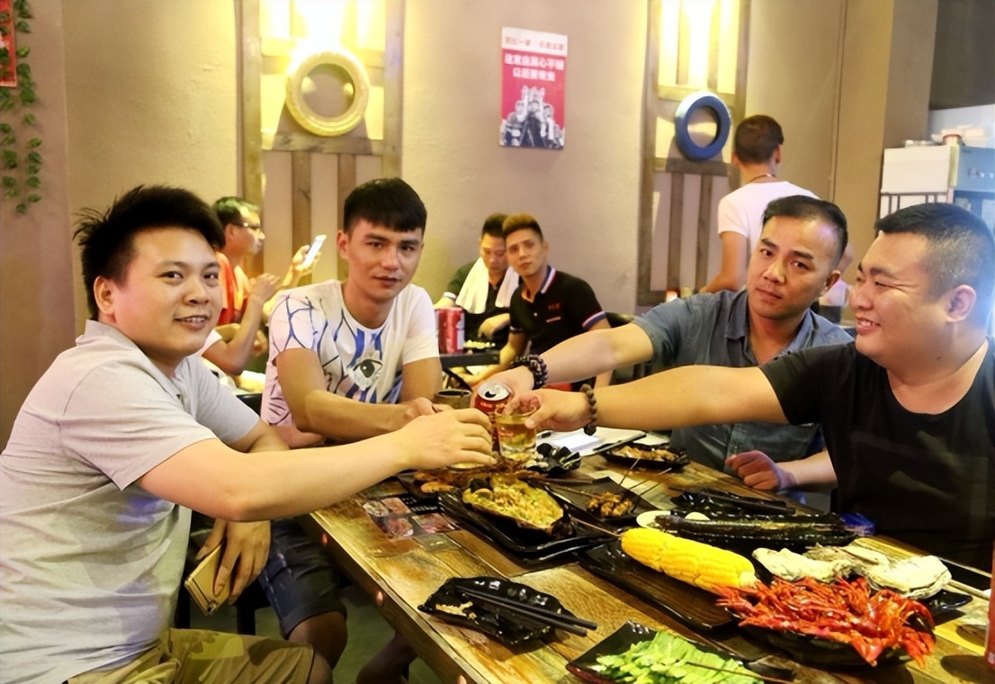 炎热的夏天喝酒的五个误区,冬天喝酒安全注意事项