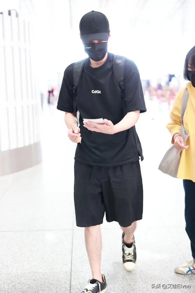 赵又廷现身机场签名,赵又廷机场最新消息