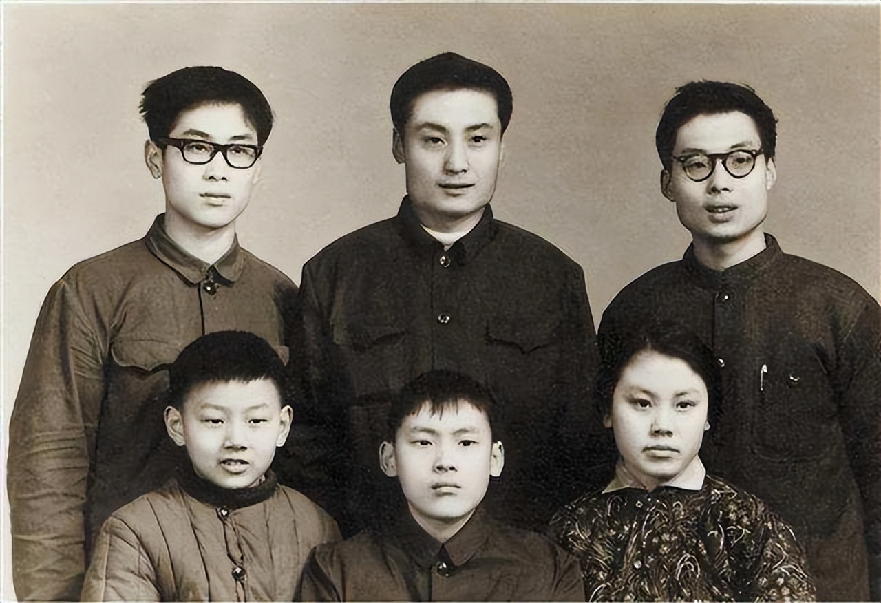 3年前,浙江父女花6亿多元,给员工发红包,还发钻石项链,为啥