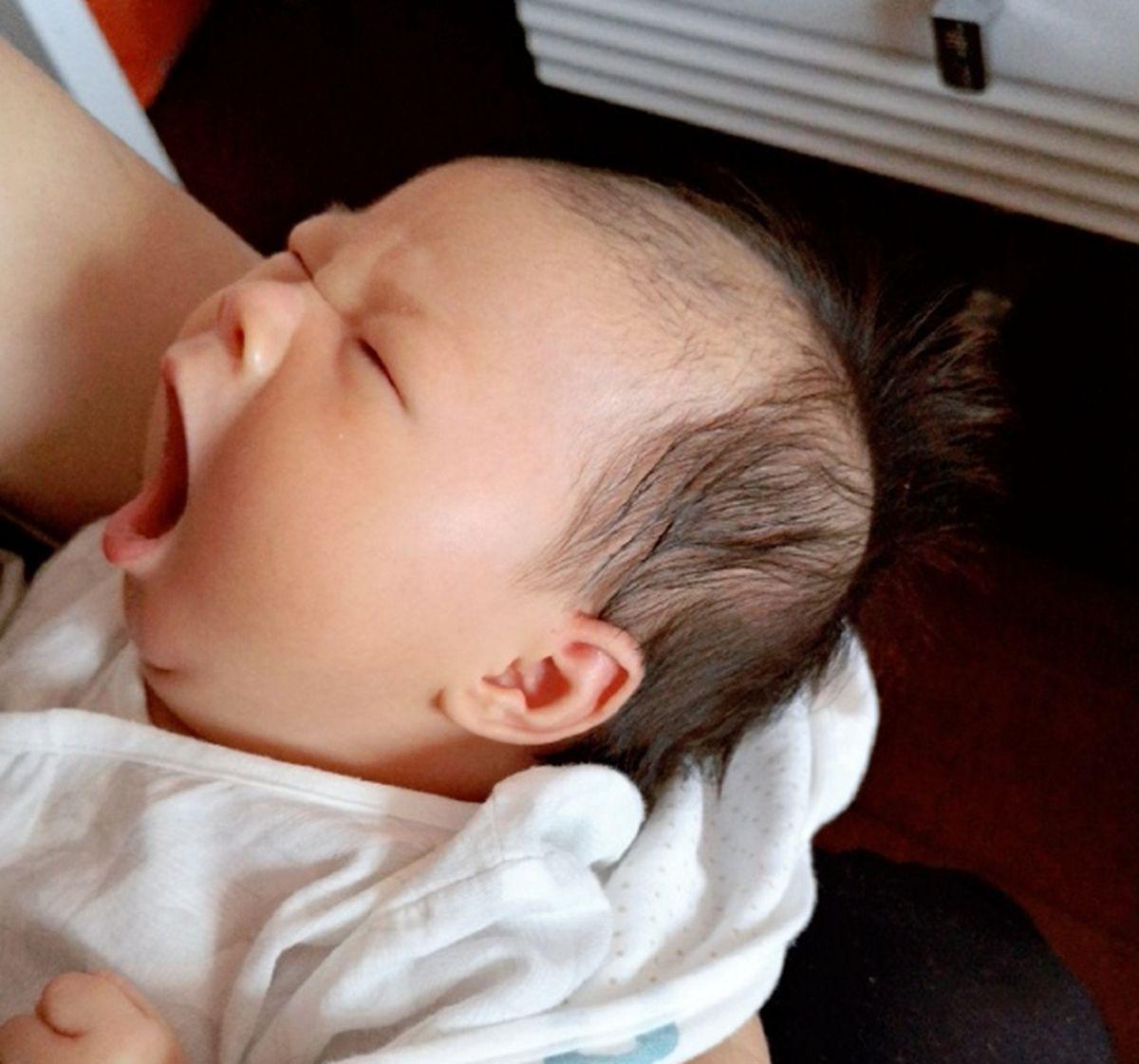 宝宝很困但不爱睡觉什么原因,宝宝很困不肯睡觉怎么办