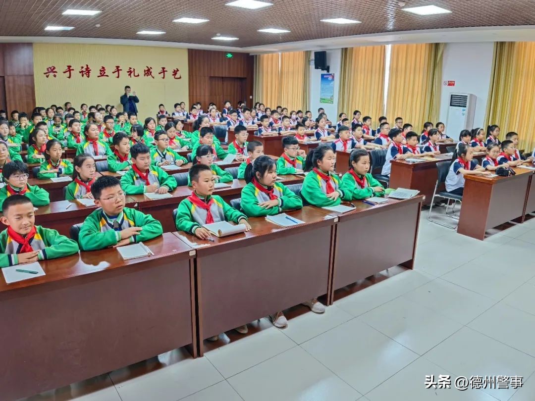 跟着警察去抓酒驾,跟着警察叔叔去出警