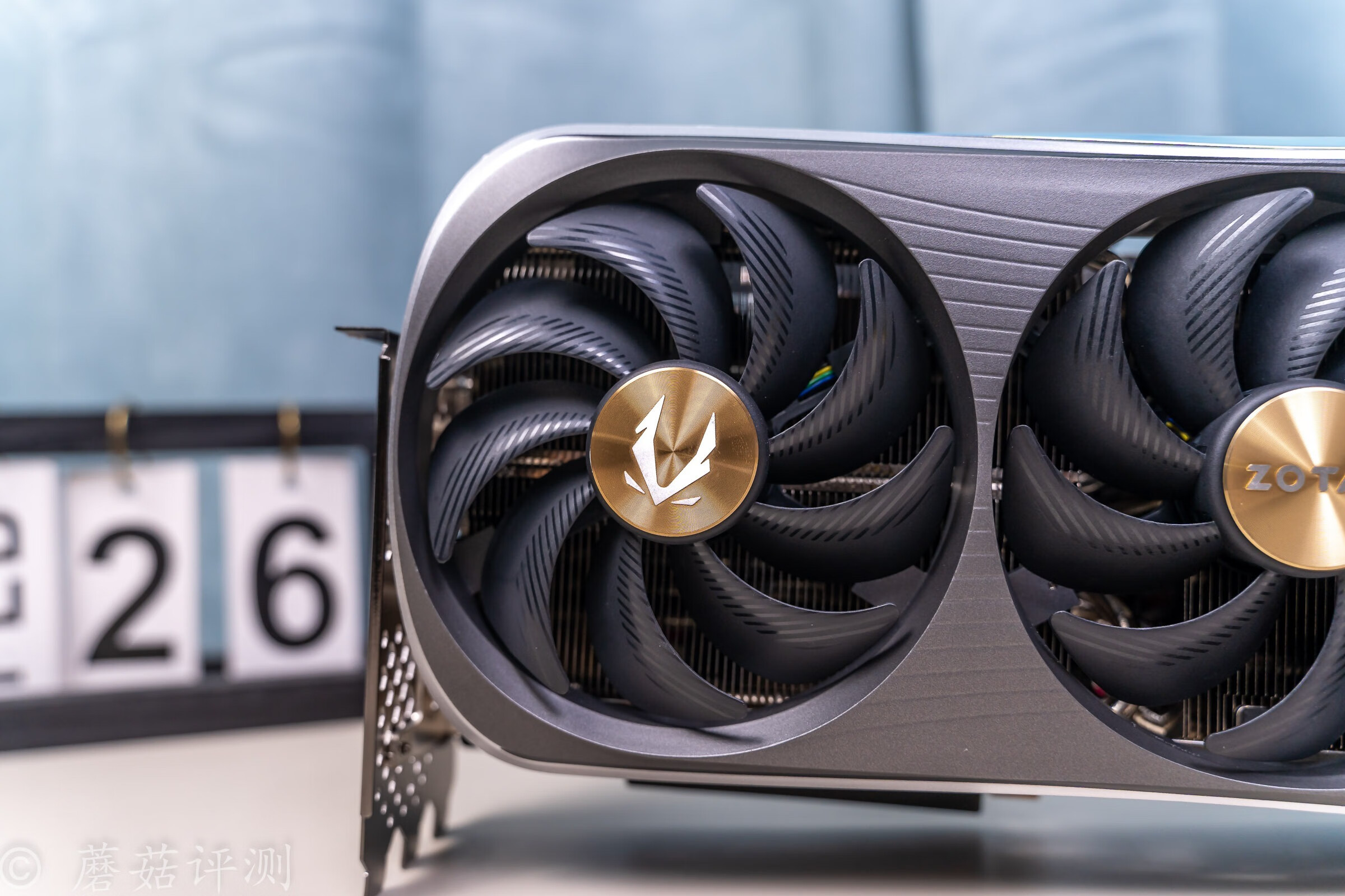 外观精致，散热优秀，适合干活，索泰RTX4090AMP显卡评测