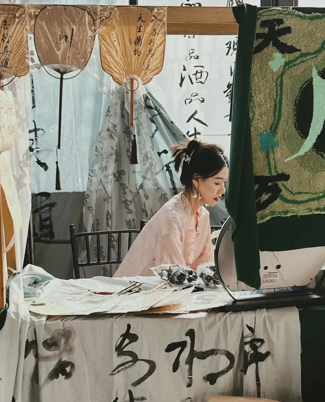 90后夫妻摆摊月入9000央视报道,95后夫妻摆摊卖土豆一日营业额9000