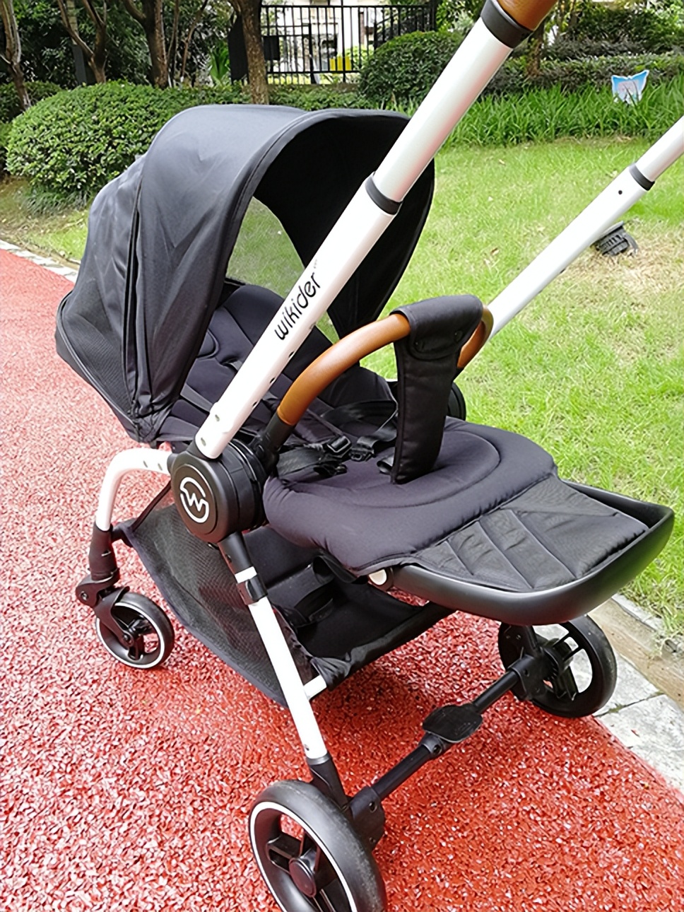 婴儿推车竹藤椅哪个牌子好,有红嘴唇的婴儿推车是哪个牌子