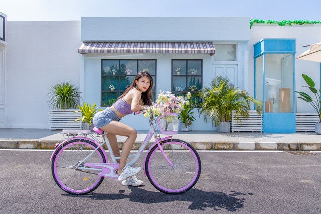 ##标题：女网红人设崩溃，*码无**视频遭曝光，引发网友热议