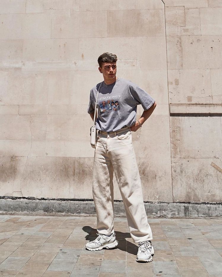 t恤牛仔裤怎么穿才不普通,t恤牛仔裤怎么穿才好看