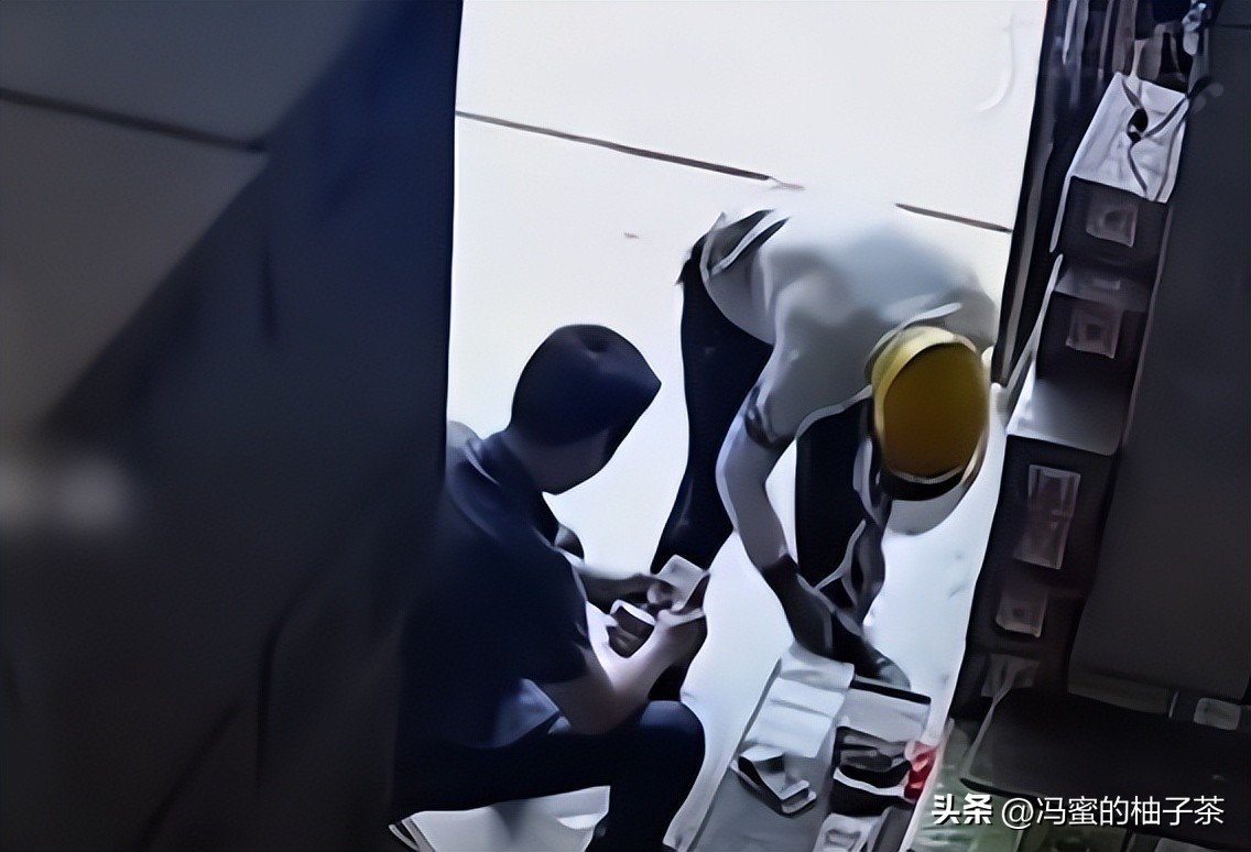 三个穷小伙被姐姐收留20年后报恩,十年前收留穷小伙10年后报恩