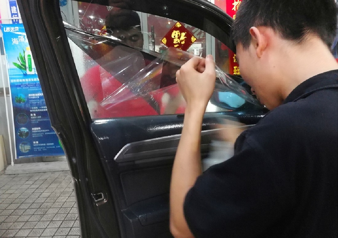 车窗膜起泡老化了撕不下来怎么弄,车窗膜一撕就碎怎么去除