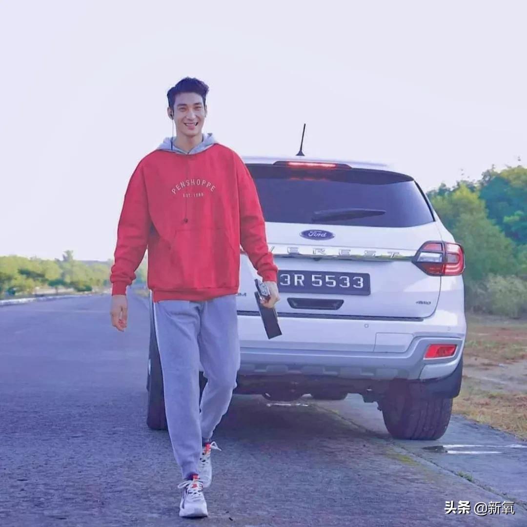 外媒评十大最帅面孔,2024年全球公认最帅面孔