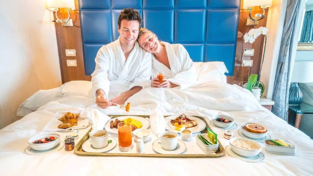 这对年轻夫妻放弃高薪，旅行2年花光存款，潇洒8年后向全网凡尔赛