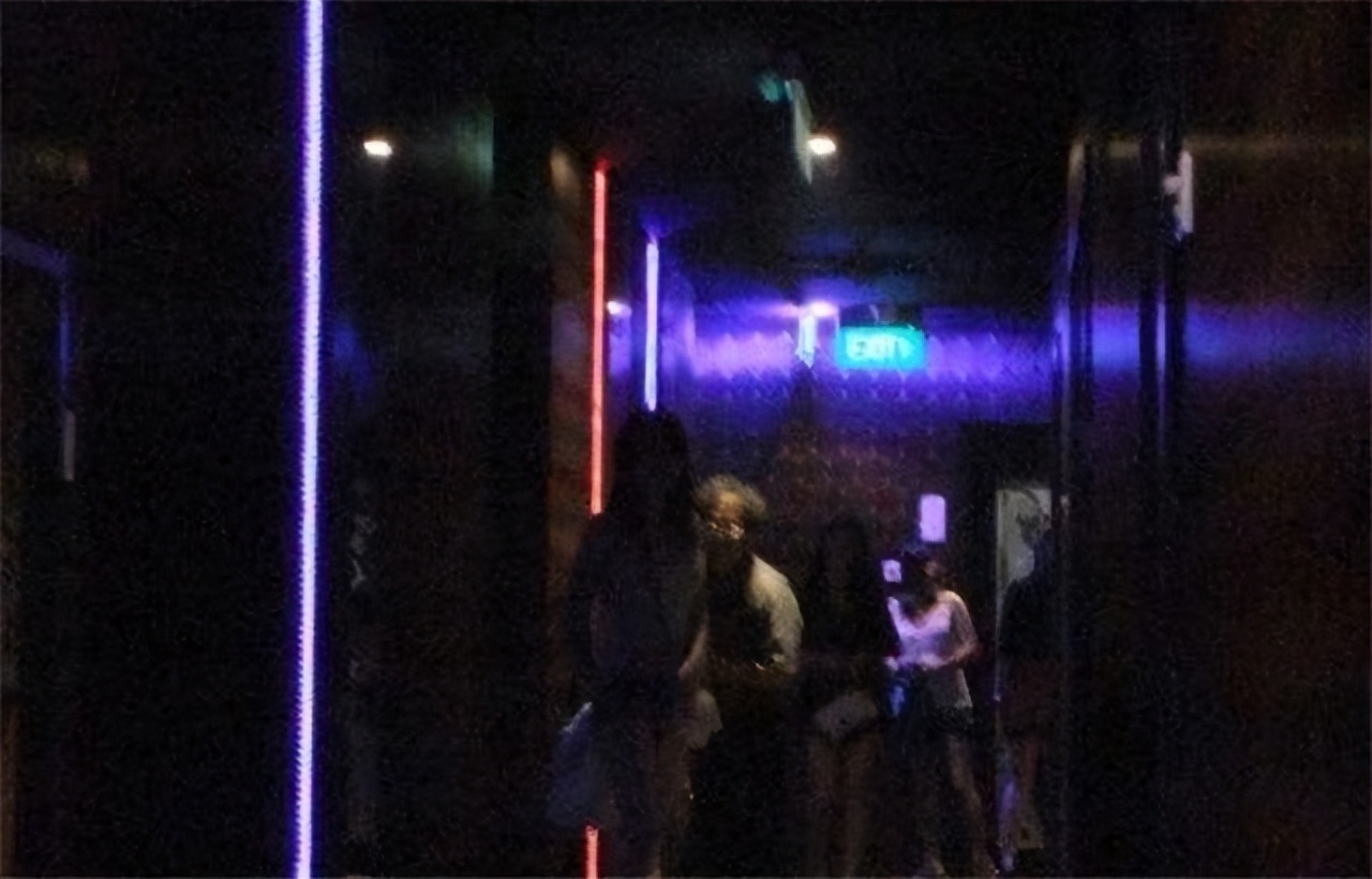 19岁花季少女遭施暴真实事件,13岁女孩陪酒遭群殴坠楼