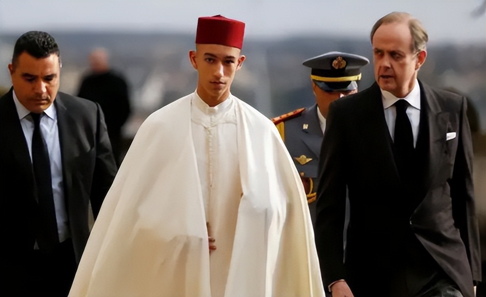 太会投胎了！全球超有钱的4个小孩，3位来自王室，1位来自中国