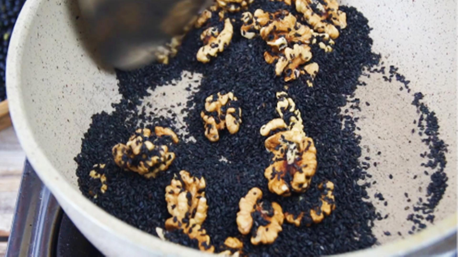 96岁老中医：一把黑豆倒入绞肉机，想不到效果太厉害了，快收藏