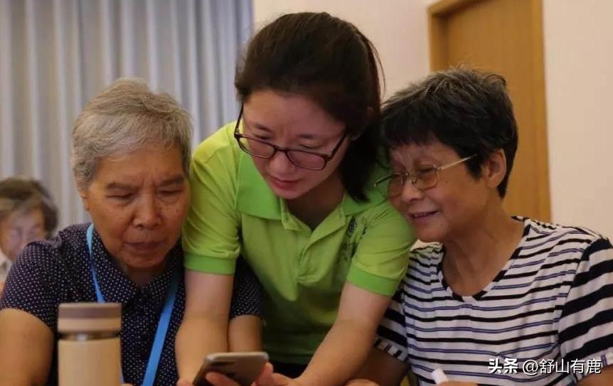 家庭中，跟父母亲人“关系不好”的人，有这几种共性