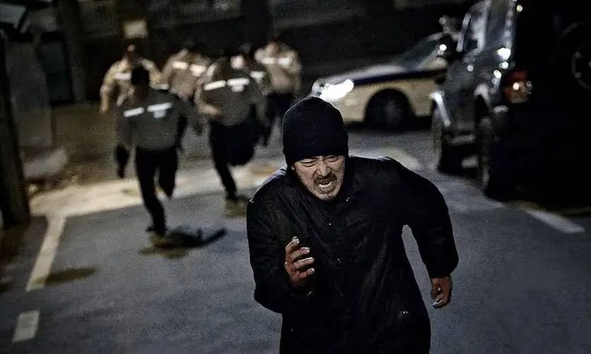 韩国黑帮电影巅峰之作新世界,韩国暴力美学的巅峰之作